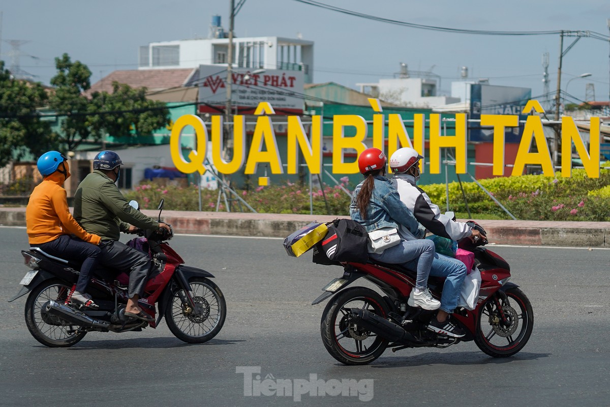 Đoạn vòng xoay An Lạc trên trục quốc lộ 1, thuộc quận Bình Tân.